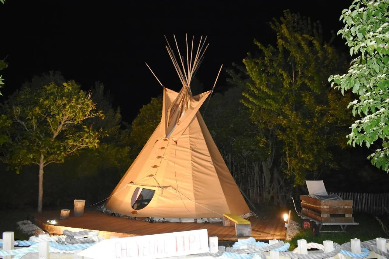Nuit En Cheyenne Tipi A 500M De La Plage Cancale 0*,  France